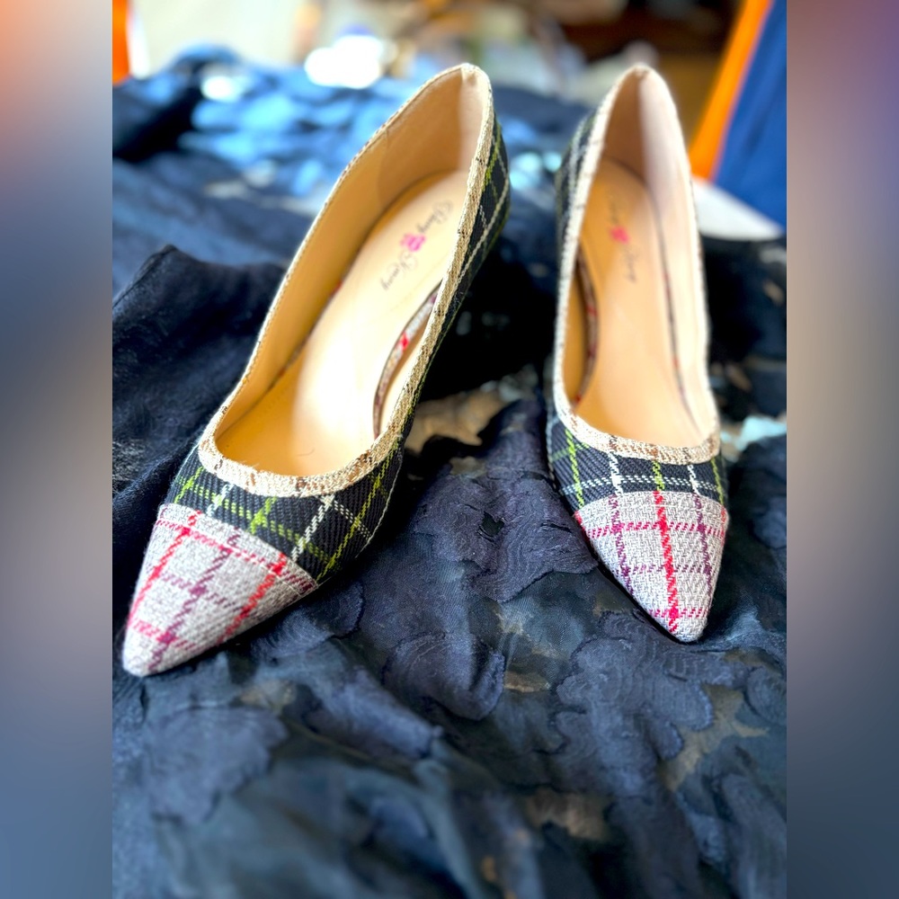 Penny loves Kenny pumps